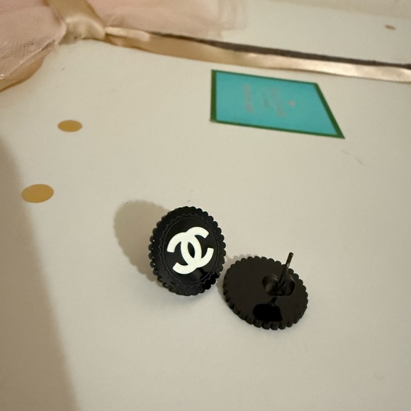CHANEL Black and White Iconic Stud Earrings - Picture 3 of 3